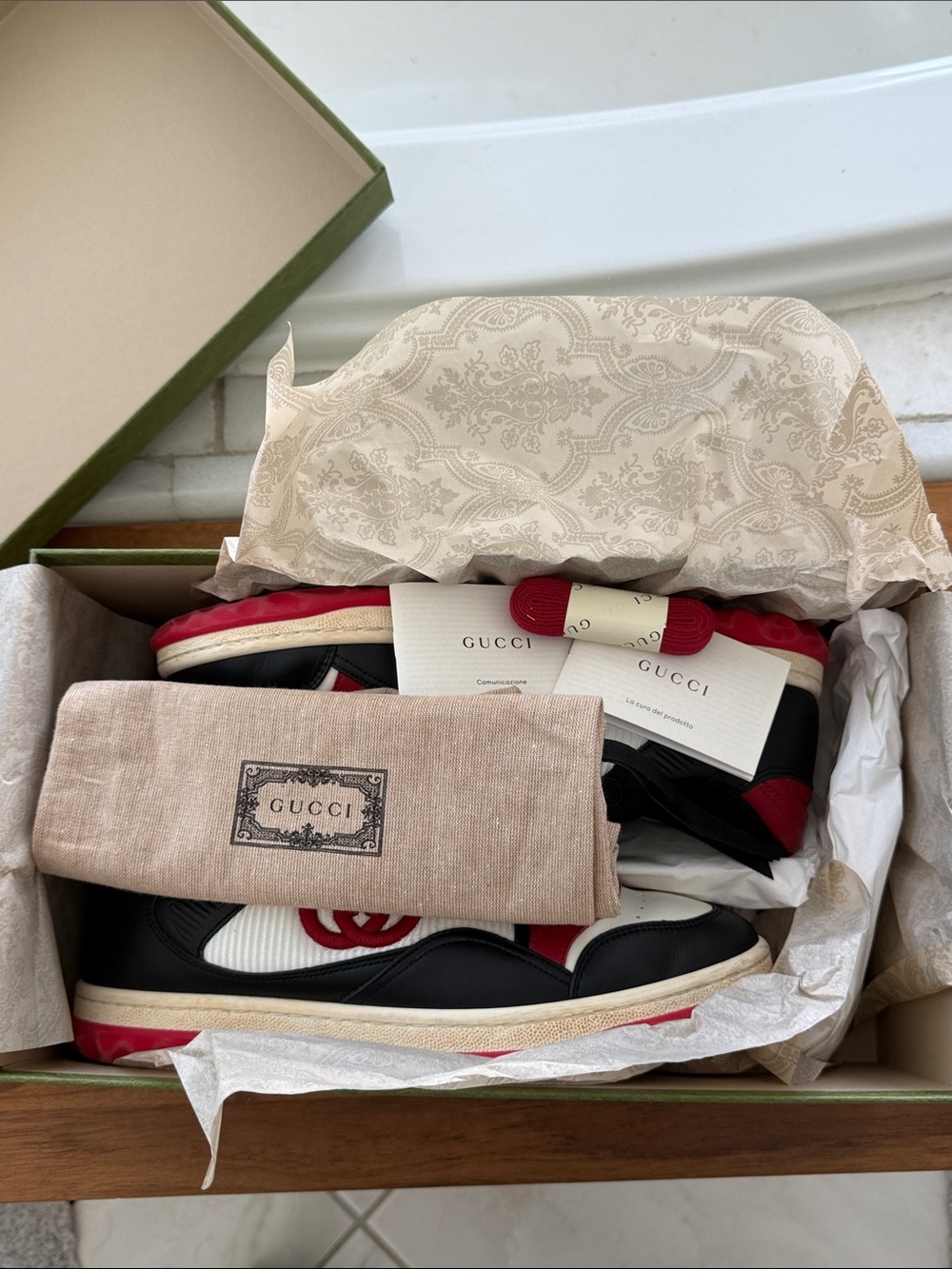 Gucci Men's Red, Black & White Low-Top Sneakers with Signature Logo Fits US 9 - Picture 10 of 10